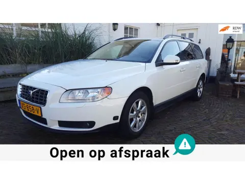 Volvo V70 2.0 Kinetic Automaat, schitterend mooie , frisse auto met maar 236865 km. Recent grote beu