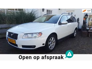 Volvo V70 2.0 Kinetic Automaat, schitterend mooie , frisse auto met maar 236865 km. Recent grote beu
