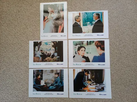 LA BALIA lobbycard set.
