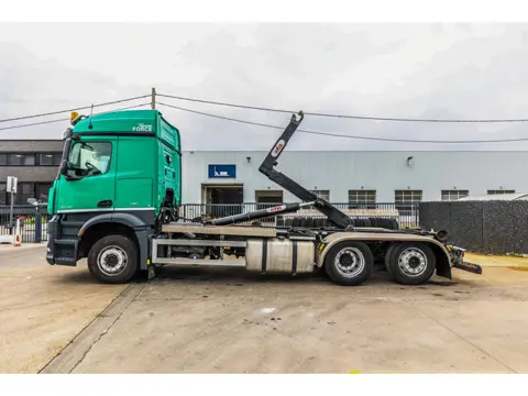 Mercedes-Benz AROCS 2643 L (bj 2014, automaat)