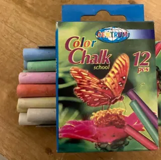 SCHOOLBORDKRIJT CENTRUM GEKLEURD 80 MM DOOS 12 STUKS NIEUW