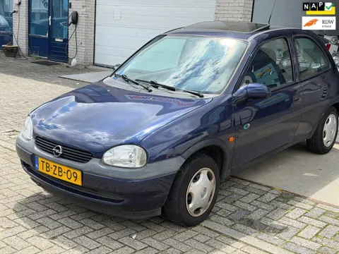 Opel Corsa 1.4i Sport/ 3drs nap/ goede onderhouden/ pano/ zo meenemen.
