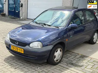 Opel Corsa 1.4i Sport/ 3drs nap/ goede onderhouden/ pano/ zo meenemen.