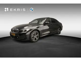 BMW 3 Serie Sedan 330e | M-Sportpakket | LED | Leder | HUD | Schuif-kanteldak| Sportstoelen | Keyles
