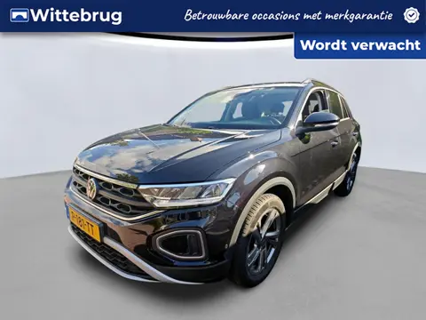 Volkswagen T-Roc 1.0 TSI 110pk Life 75 Edition / Virtual Cockpit / LM 17'' / App-Connect / LED / Par