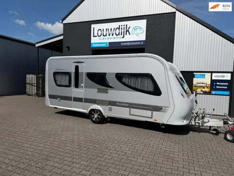 HOBBY La Vita 495 UL ’10 (Mover, Enkele Bedden)