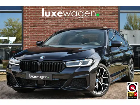 BMW 5 Serie 530e M-Sport Pano Trekh ACC HUD 360 19inch Laser El-Klep