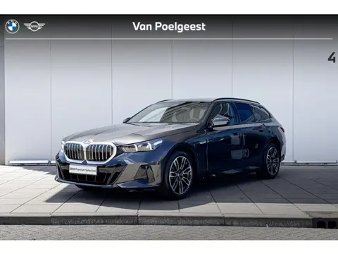 BMW 5-serie Touring 520i M-Sport / Comfort Stoelen / Glazen dak / Comfort Acces / Getinte Ramen / Tr