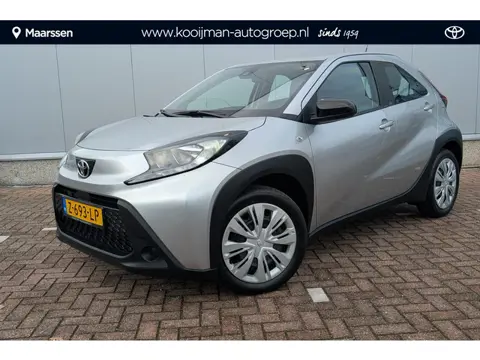 Toyota Aygo X 1.0 VVT-i MT Play / Apple Carplay / Metallic lak / Achteruitrijcamera / Lane assist /