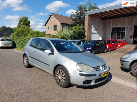 Volkswagen Golf 1.6 FSI Trendline
