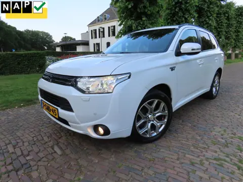 Mitsubishi Outlander 2.0 PHEV Instyle+ Leer Schuif/Kanteldak Achteruitrijcamera Stoelverwarming Ecc 