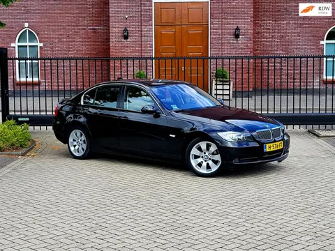 BMW 3-serie 325i / Automaat / Open dak / Pdc / Navi / Stoelverwarming / Nieuwe Apk