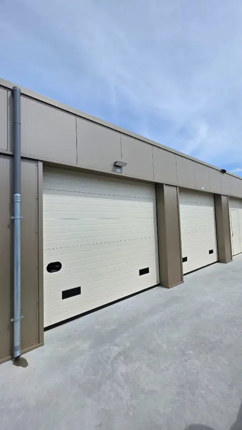 Garagebox huren Opslagruimte Garage te huur Almere nabij Amsterdam - A-locatie!