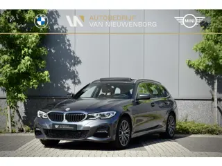 BMW 3 Serie Touring 330e xDrive M-Sport 292 pk | Panoramadak | Elektr. Sportstoelen met Memory | Ele