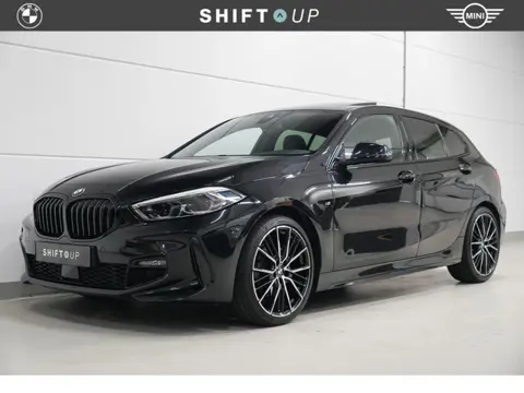 BMW 1-serie 118i M-Sport | Panoramadak | 18" (bj 2021)