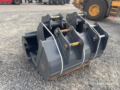 Strickland Excavator Bucket - Fits Devlon DX85