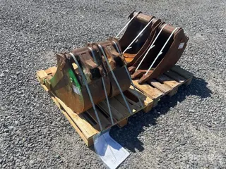 QUANTITY of (2) Q/C Digging Excavator Bucket