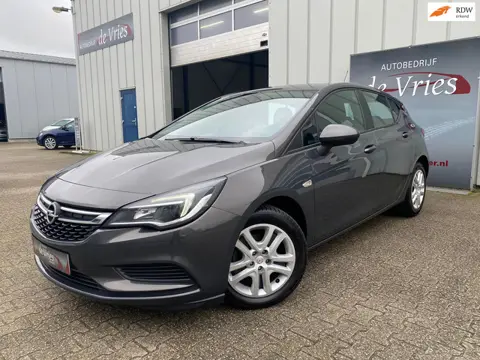 Opel Astra 1.4 Innovation / Clima / Cruise / Stuur en Stoelverw. / Carplay / PDC