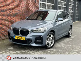 BMW X1 XDrive25e High Executive M-Pakket Automaat/ParkeerSensoren/LED/DAB/Navi/Clima/Airco/Cruise/Bl
