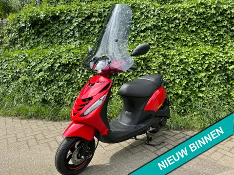 Piaggio Zip SP POWER1 LED RED RS E5 NIEUW BETAAL met in3