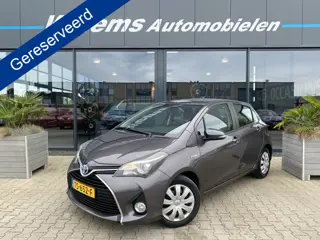 Toyota Yaris 1.5 Hybrid Trend Bi-Tone Cruise Control, Navigatie & Camera