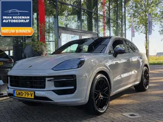 Porsche Cayenne Coupé 3.0 E-Hybrid | Sport Design pakket | Wegkl. Trekhaak | Luchtvering | Panoramad