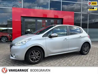 Peugeot 208 1.2 VTi Style / navigatie / parkeerhulp