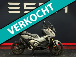 Honda Scooter X-ADV 750 Akrapovic Nardo LED