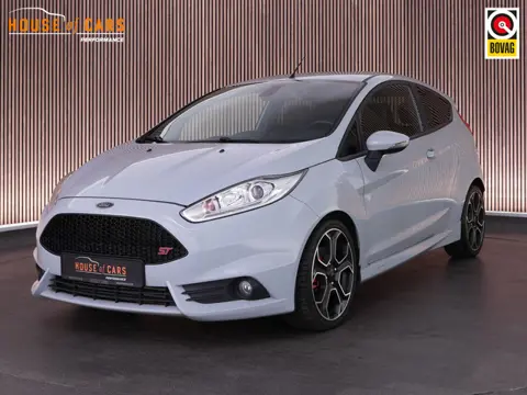 Ford Fiesta ST200 1.6 STYLE PACK |navigatie|bluetooth|cruise control|winterpack|parkeercamera|17" li