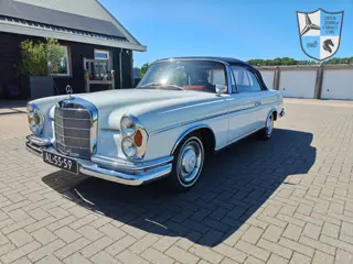 Mercedes-Benz 300 SE