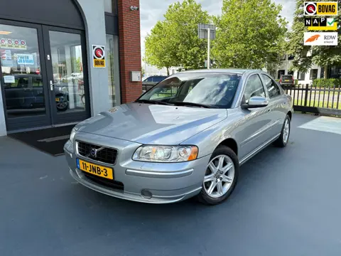 Volvo S60 2.4 Drivers Edition LEDER NAVI LMV
