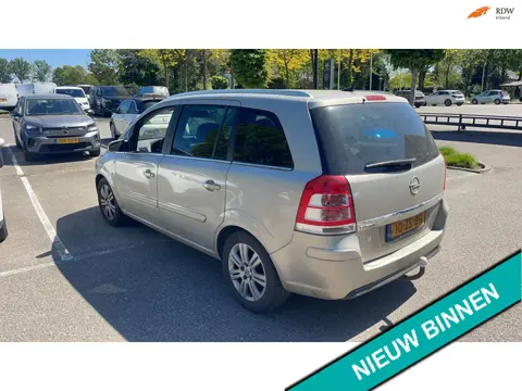 Opel Zafira 2.2 Cosmo 150pk 7-Persoons 2e eig. Clima Trekhaak 1500kg. PDC