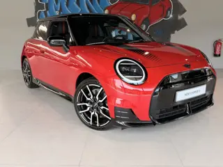 MINI Electric Cooper SE John Cooper Works 54.2 kWh Pakket L | 360 graden camera | Panoramadak | Inkl