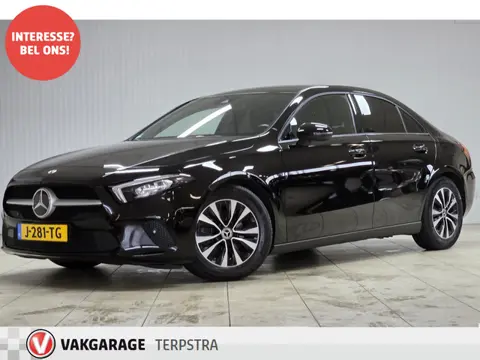 Mercedes-Benz A-Klasse 180 Business Solution/ LED Koplampen/ Wide-Screen/ Stoelverw./ Camera/ Zwarte