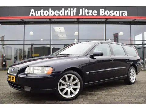 Volvo V70 2.4i 140pk Automaat Momentum Zwart Leder | Navigatie | Stoelverwarming | Trekhaak | Volled