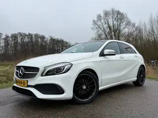 Mercedes-Benz A-klasse 180 AMG-Line / Panoramadak / H-Leder / Stoelverwarming / 18" Velgen / Clima /