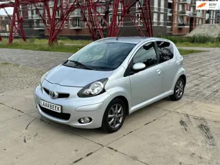 Toyota Aygo 1.0-12V Dynamic AIRCO|NAP|ElektrPakket|TomTom Editie