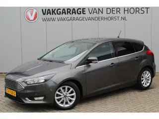 Ford Focus 1.0-125pk Titanium. Erg nette en luxe Ford Focus. Stoel-, stuur- en voorraamverw., autm. 
