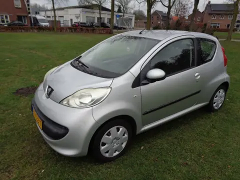 PEUGEOT 107 met nieuwe a p k 