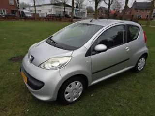 PEUGEOT 107 met nieuwe a p k 