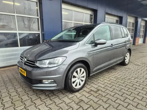 VOLKSWAGEN TOURAN 1.5 TSI Comfortline business  7persoons, Automaat, Carplay, Trekhaak, Stoelverwarming, ALL IN PRIJS!