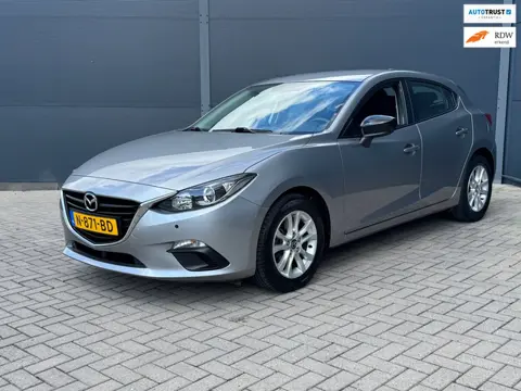 Mazda 3 1.5 S facelift / Pdc