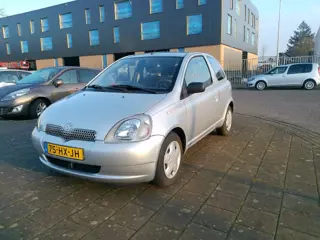 TOYOTA YARIS 1.3-16V VVT-I SOL SP