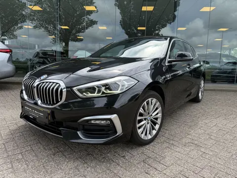 BMW 1-serie 118i Business Edition Plus ** Automaat ** Leder ** Carplay ** Stoelverwarming Alarm klas