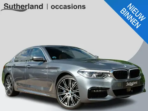 BMW 5-serie 530e M Sport | Schuif-/kanteldak | Adaptive cruise control | 20 inch velgen |  Leder Dak
