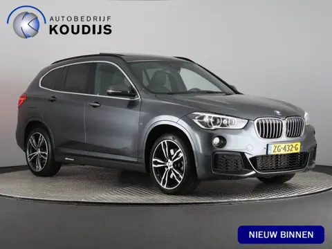 BMW X1 xDrive25i High Executive (Afn. Trekhaak / Pano / H&K / Camera / ACC / Navi)
