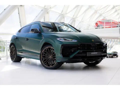 Lamborghini Urus 4.0 V8 Hybrid SE | Verde Hydra Matt | Interior Carbon Pack | 5Y Maintanance Pack