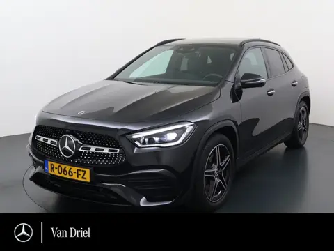 Mercedes-Benz GLA 180 AMG line | Pano Memory Multibeam Keyless