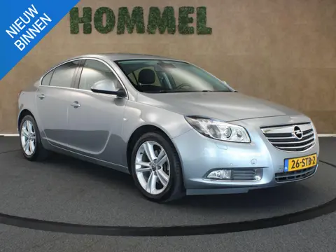 Opel Insignia 1.6 T Cosmo - ORIGINEEL NEDERLANDSE AUTO - PARKEER SENSOREN VOOR EN ACHTER - NAVIGATIE