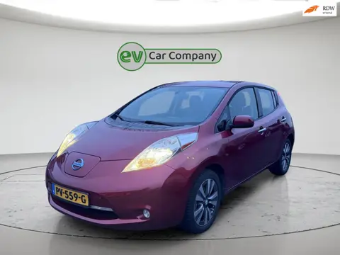 Nissan LEAF Tekna 30 kWh | SOH +-60% | Volleder | Stoel- en stuurverwarming | 4 nieuwe all-season ba